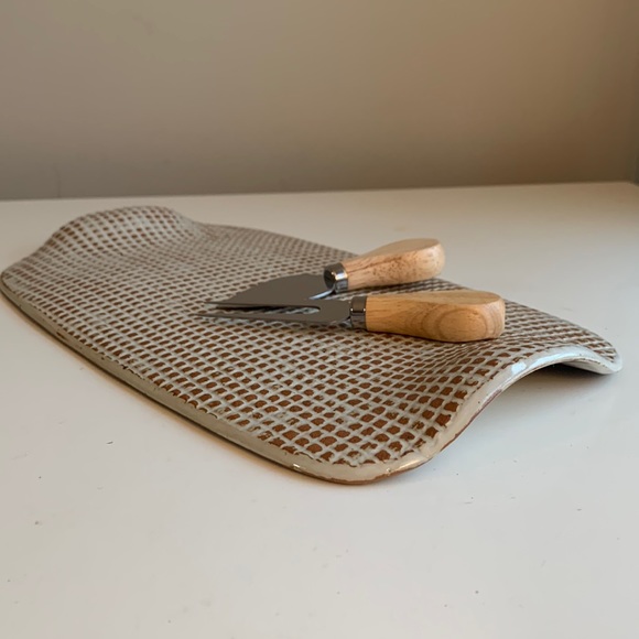 NEW Handmade Pottery Cheese Board Tray with White Inlaid Design on Stoneware - Picture 3 of 8